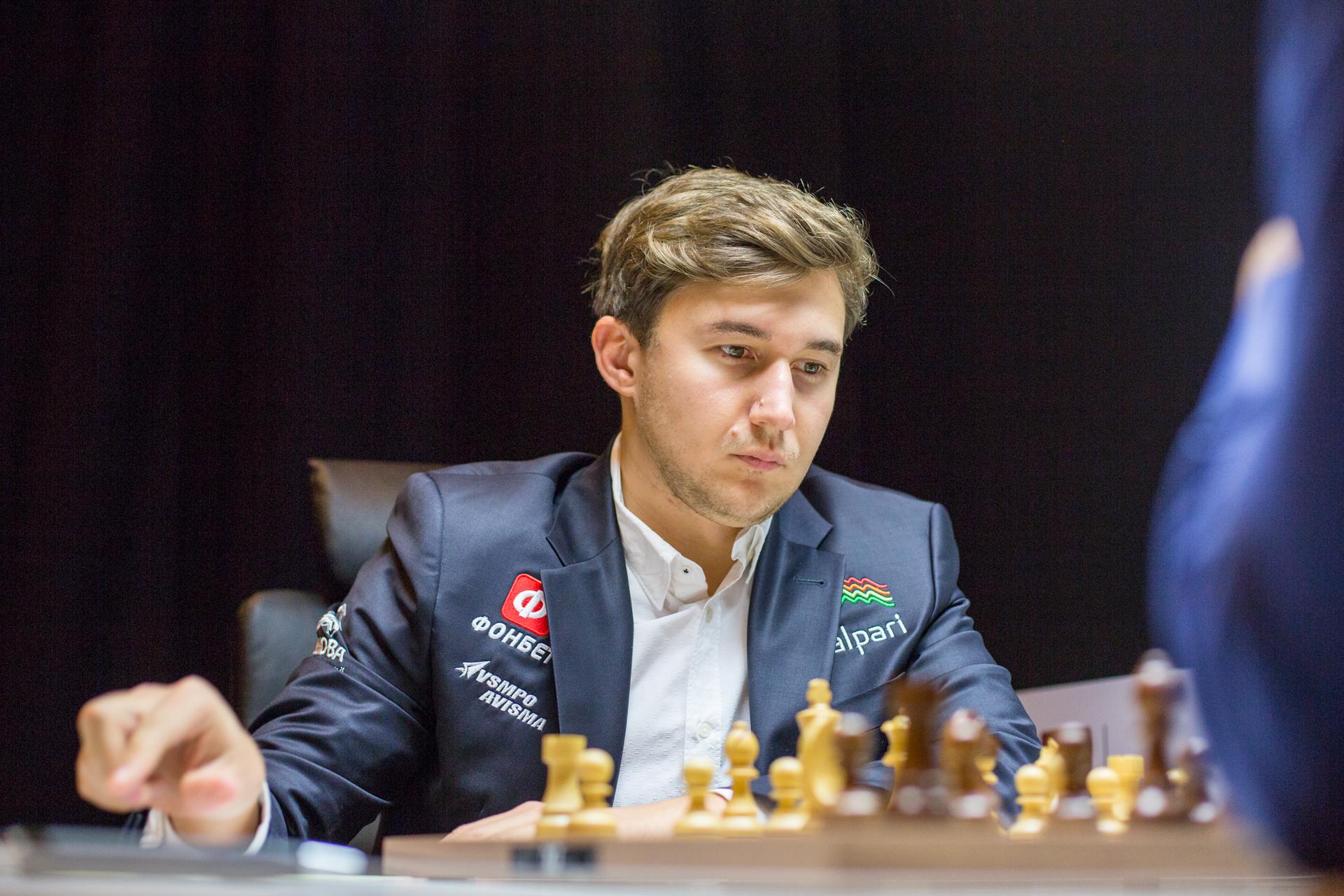 Karjakin là một đại kiện tướng cờ vua người Nga gốc Ukraina