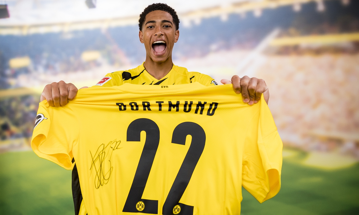 Bellingham từng là cầu thủ 17 tuổi đắt giá nhất lịch sử khi được bán sang Dortmund