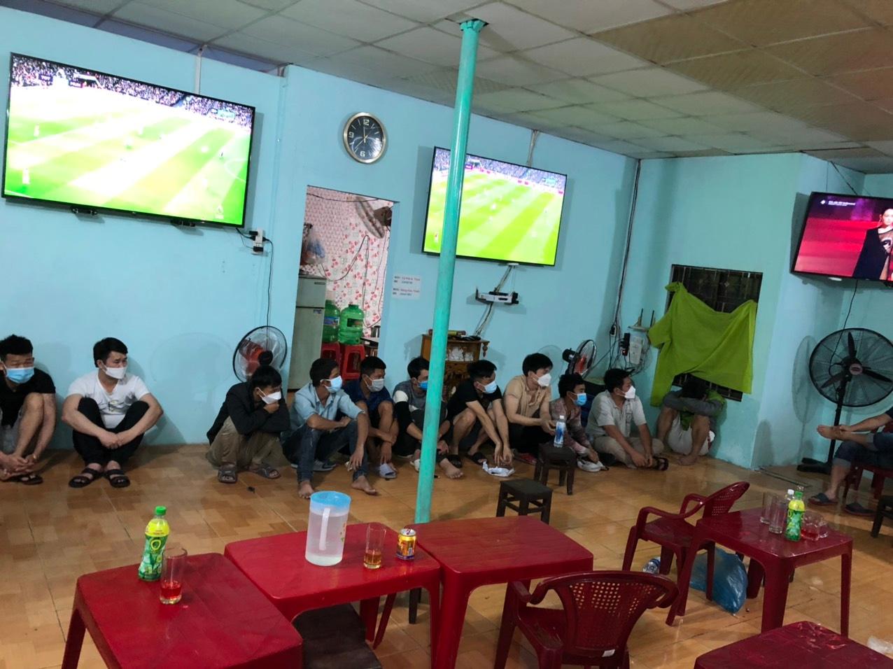 Triệt phá ổ cá độ bóng đá ở quán cà phê có người cảnh giới tại Đà Nẵng